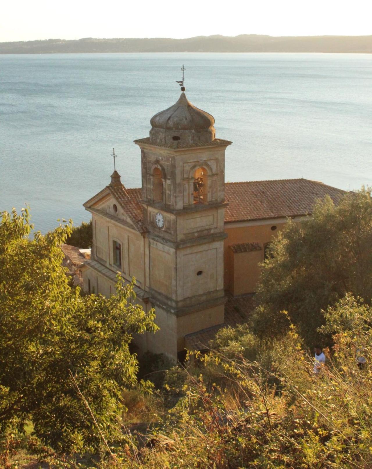 Dolce Lago Trevignano Romano Luaran gambar